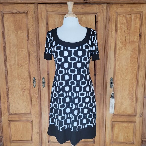 Tiana B Stretchy Scoop Neck Geometric Print Dress. Size PM - Picture 2 of 8